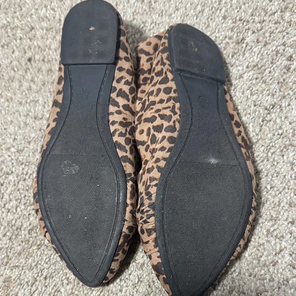 Size 6/7 Leopard Print Pointed Toe Ballet Flats with Knot Details